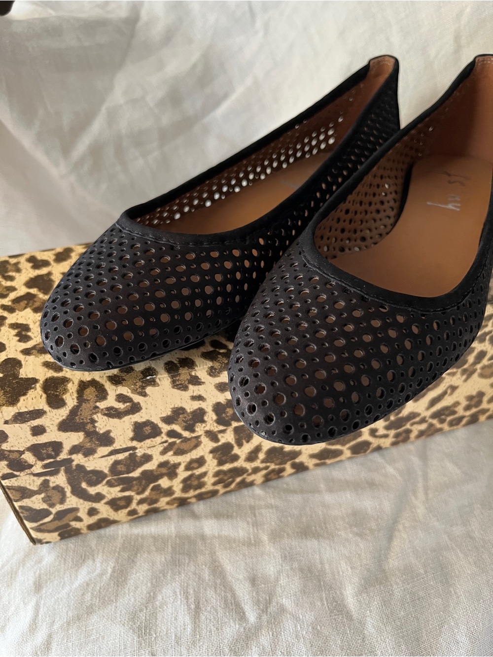 sf/ny League Nubuck Black Flats Size 7. NIB